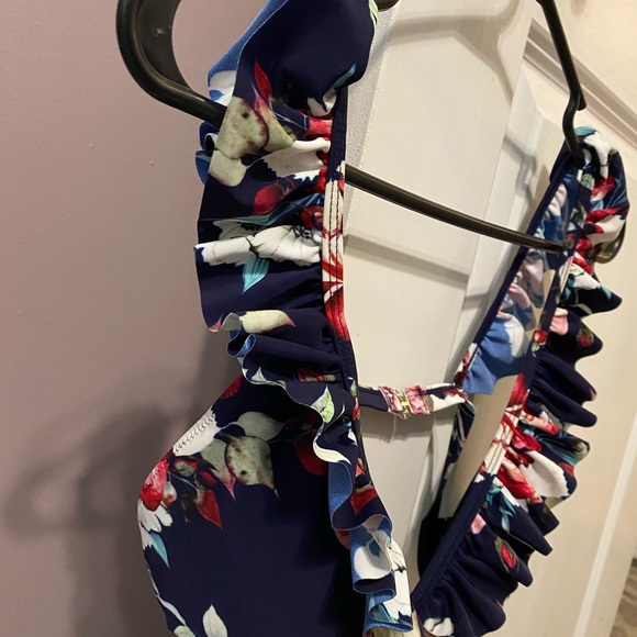 Cupshe two piece swim suit - Picture 4 of 11